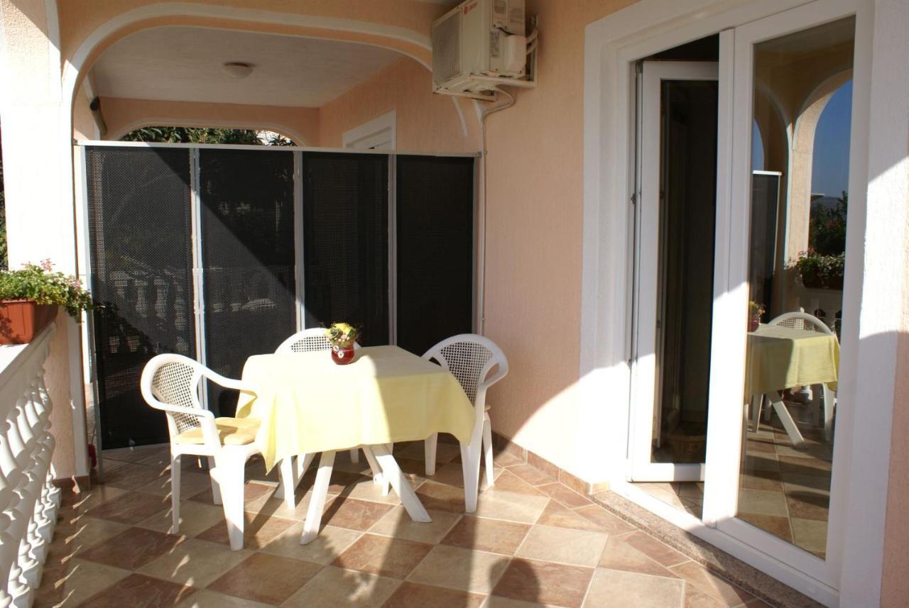 Apartment Nevenka Krk Town Exterior foto