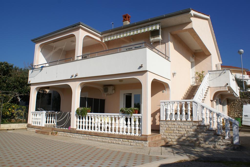 Apartment Nevenka Krk Town Exterior foto